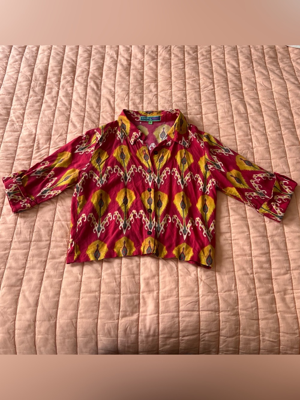 Red Ikat Short Sleeve Button-Up Shirt Rolled Sleeves Cropped Lightweight Sz S
